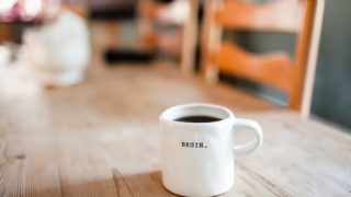 白いコーヒーカップ