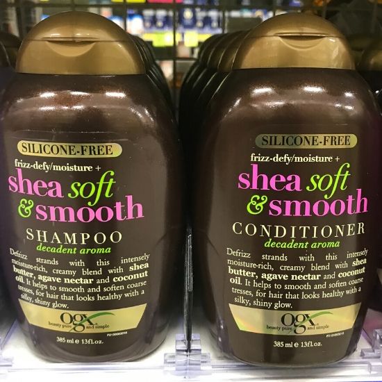 茶色いボトルのOGXシャンプー　Shea soft smooth