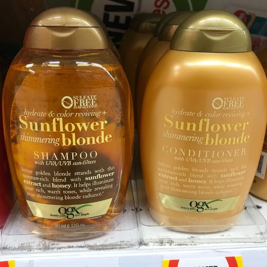 金色のボトルのOgxシャンプー　Sunflower blonde　